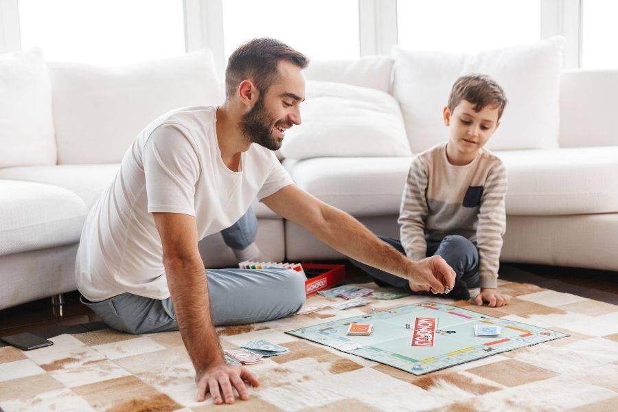 Tips for parents on teaching their kids about money, QniQr